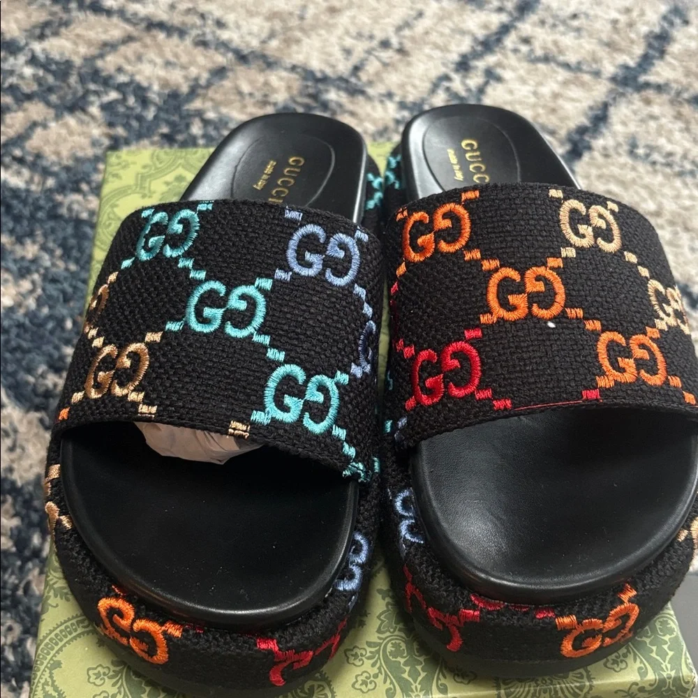 Colorful designer like slides size 8 - Picture 3 of 4